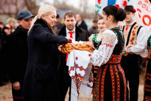 FOTO // Încă două porțiuni de drum în comuna Jora de Mijloc, date în exploatare de primarul Partidului „ȘOR”, Marina Tauber