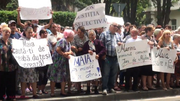 VIDEO /// Locuitorii din Jora de Mijloc au PROTESTAT după ce Maia Sandu a cerut anularea alegerilor: „Maia la gunoi, Marina e cu noi!”