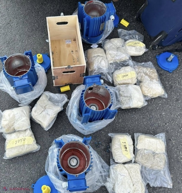 VIDEO // Droguri în valoare de 6,6 milioane de lei, ascunse în motoare pentru pomparea apei aduse de la Odesa: O șoferiță din Ucraina, reținută în punctul de trecere a frontierei de la Palanca