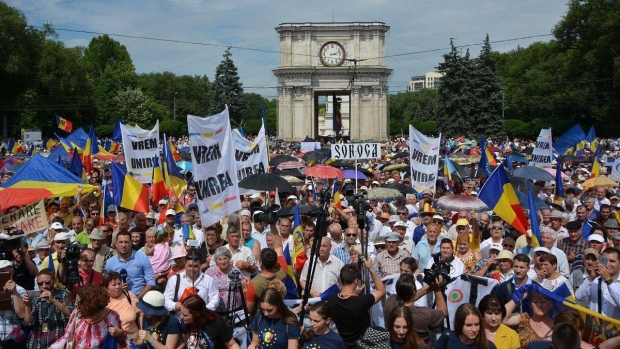 Unioniștii și-au instalat cu mare greu corturi în centrul capitalei: „Nu e un protest tocmai democratic”