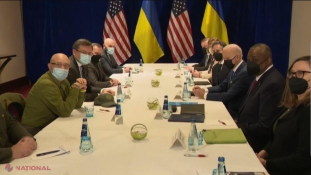 Joe Biden, la masa discuțiilor cu oficialii ucraineni, la Varșovia
