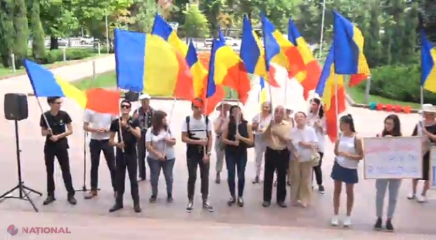 VIDEO // Protest în fața Parlamentului: Se cere anularea interdicției de intrare în R. Moldova pe numele lui George Simion