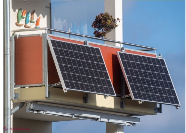 FOTO // Curent electric produs chiar la BALCON. Cum funcționează panourile fotovoltaice pe balcon și cât curent îți asigură