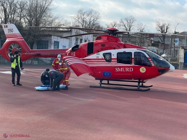 Un bărbat de 35 de ani din R. Moldova, transportat la București cu un elicopter SMURD de la Iași: Urmează a fi operat în România