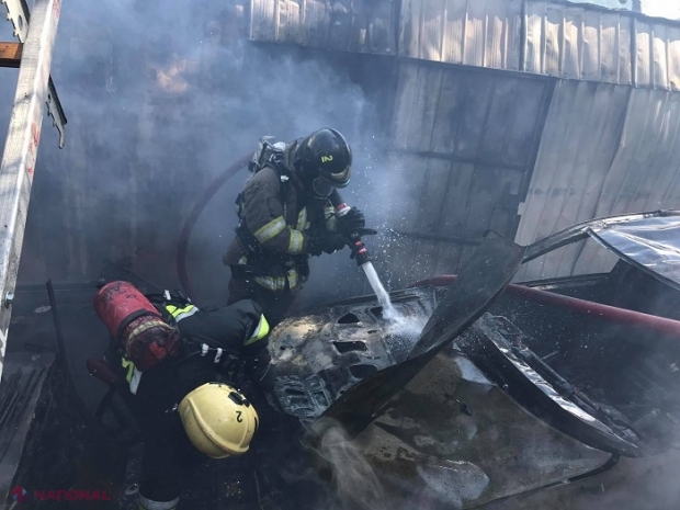 FOTO // INCENDIU în Chișinău: Depozit cu sute de litri de motorină, în FLĂCĂRI
