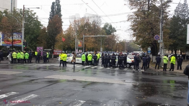 ATENȚIE! Bd. Ștefan cel Mare, BLOCAT de activiștii lui Renato Usatîi. Zeci de polițiști sunt la fața locului