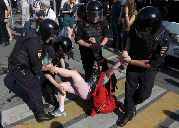 Un cuplu din Rusia riscă să fie decăzut din drepturile părinteşti, deoarece şi-au luat copilul la PROTESTELE contra regimului Putin