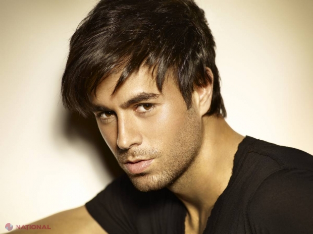 FOTO // Enrique Iglesias s-a RĂNIT în timpul unui concert