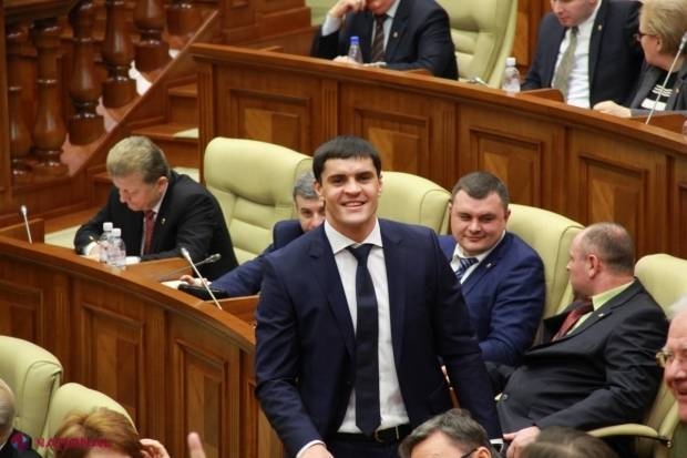 FOTO // Ce făcea Constantin Țuțu în timp ce judecătorii îl ACHITAU în dosarul omorului de la Orhei