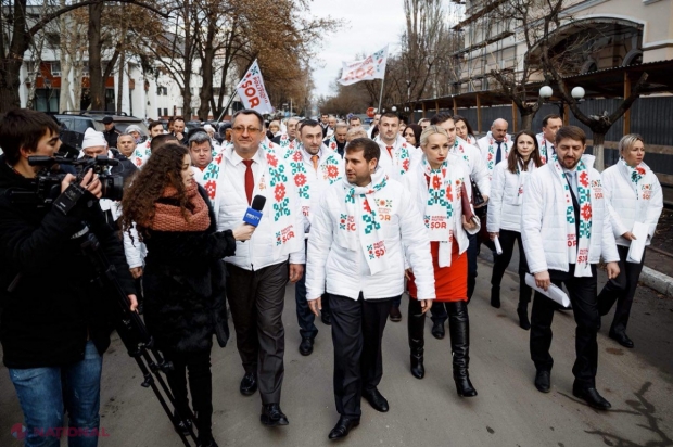 FOTO, DOC // Partidul „ȘOR” a depus actele pentru înscrierea în cursa electorală. Ilan Șor, în fața mulțimii: „Deschidem o pagină nouă în istoria politică din Moldova”