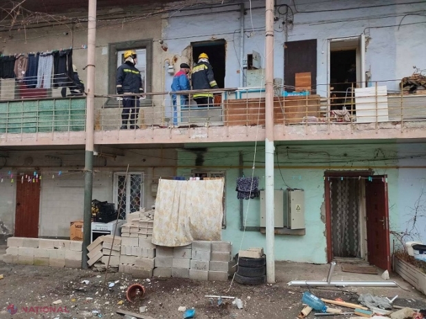 FOTO // EXPLOZIE într-un bloc de locuit din Chișinău: Un bărbat de 36 de ani a ajuns la spital