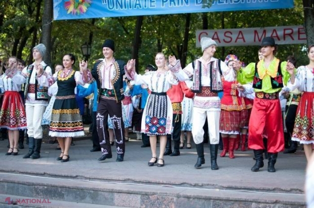 VIDEO // Reprezentanți a 14 etnii din R. Moldova participă la un Festival tradițional în centrul capitalei