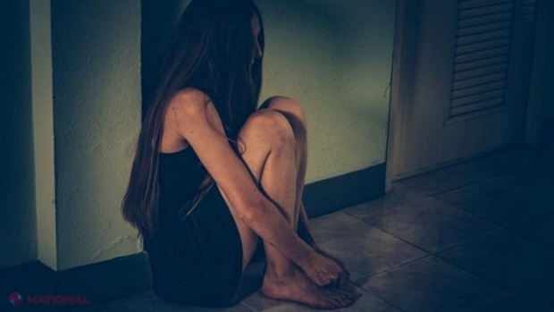 O tânără de 19 ani, mințită de iubitul ei și impusă să presteze servicii sexuale altor bărbați: Ce riscă traficantul, transportatorul, dar și beneficiarii de sex plătit 