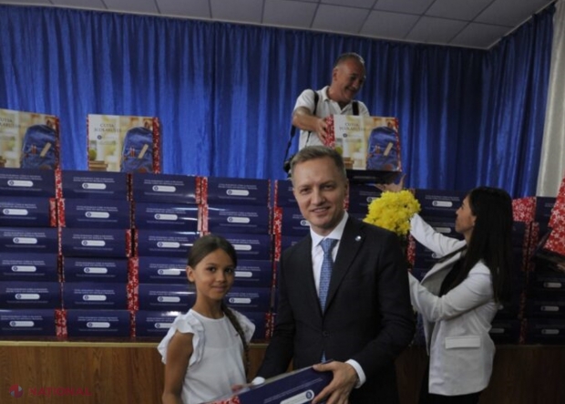 Noi DONAȚII de rechizite și cărți pentru elevii din R. Moldova. Circa 3 000 de elevi au primit kituri educaționale cu rechizite și cărți, cu sprijinul DRRM, România