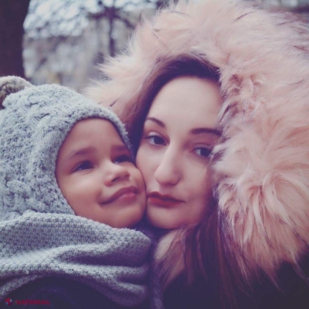 Femeia și fiul ei de patru anișori, aduși pentru ultima dată în fața blocului în care au locuit: Lacrimi, durere și rămas-bun de la victimele exploziei de la Râșcani