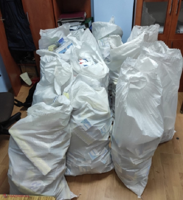 VIDEO // Captură în valoare de 1,5 MILIOANE de lei la VAMĂ: Saci întregi cu ANABOLIZATE, ascunse în podeaua unui microbuz