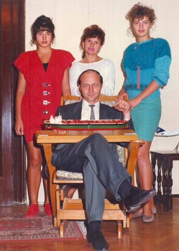 POZA ZILEI // Familia Băsescu, pe timpul când Elena era adolescentă