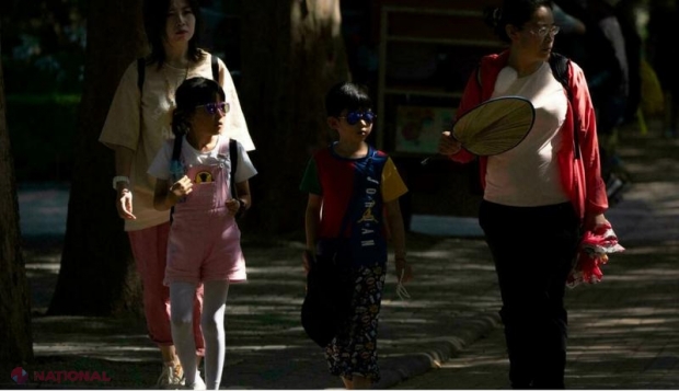 China permite cuplurilor trei copii. Are nevoie pentru creșterea influenței globale