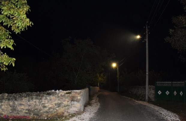 FOTO // Echipa lui Ilan Șor a adus lumină pe străzile altor două localități din raionul Orhei: „Este mai mult decât un moment de sărbătoare pentru noi, este un eveniment important”