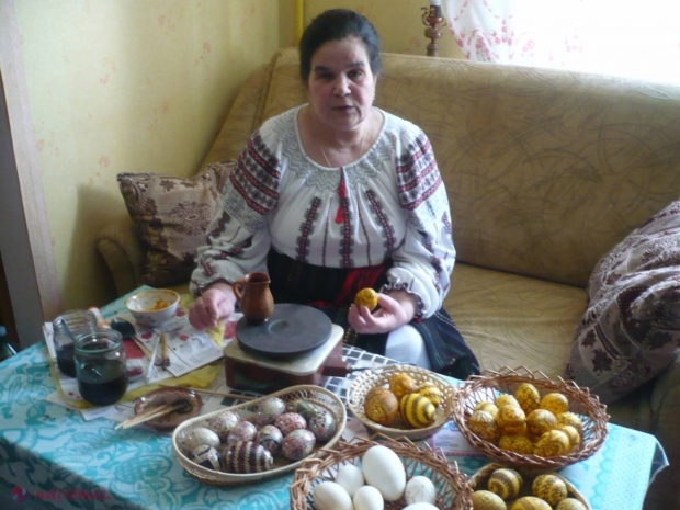 De Paști, face operă de artă din ouă 