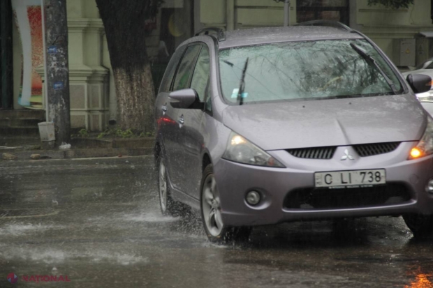 Condusul pe ploaie: Iată 10 sfaturi utile pentru a reduce riscurile în trafic