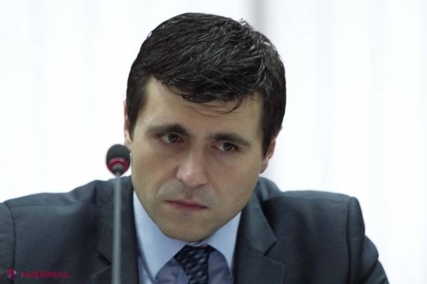 Șefii de la Vamă și Fisc și-au dat DEMISIA