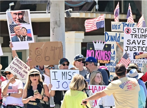 Proteste masive în SUA împotriva președintelui Donald Trump și a lui Elon Musk / Oamenii cer „încetarea preluării puterii de către miliardari și a corupției galopante a administrației Trump”