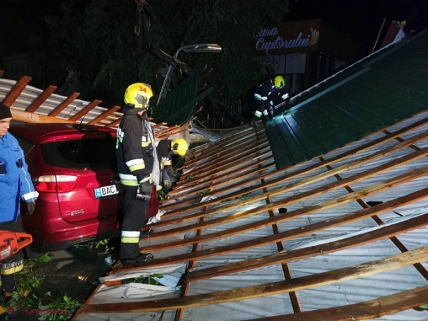 Un liceu din Orhei și un bloc de locuit din Ialoveni au rămas fără acoperișuri după furtuna de luni: Kilometri de drumuri și sute de hectare de culturi agrigole, distruse