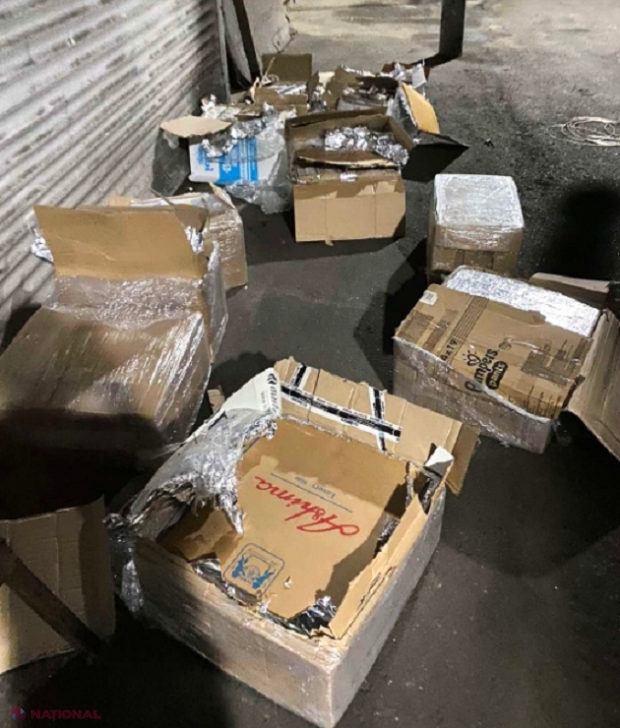 CONTRABANDĂ: Țigări ascunse printre mobila exportată în România
