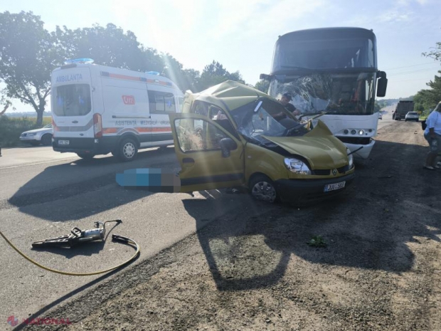 FOTO Grav accident la Râșcani, cu implicarea unui autobuz de pe ruta Chișinău – Kiev. Două persoane au decedat