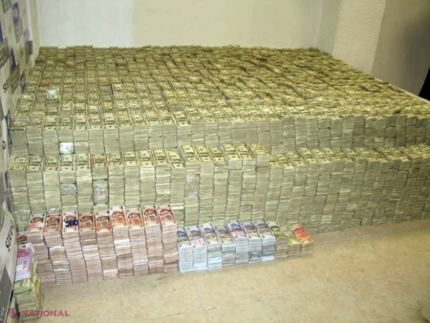 FOTO // ESCROCHERIE de proporții! Mii de moldoveni au fost amăgiți să depună bani într-o piramidă financiară