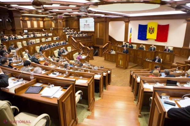 Liberalii cer să fie demontat drapelul din Parlament. Vezi care este motivul