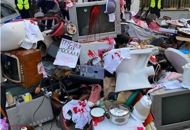 Noi detalii despre ISPRĂVILE militarilor decorați de Putin: „Au lăsat munițiile pentru a-și umple mașinile cu computere FURATE, televizoare, telefoane mobile, haine, covoare, mașini de spălat și chiar TOALETE”