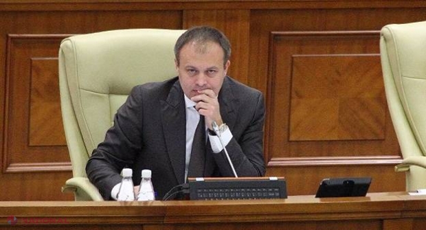 Încă două fracțiuni au părăsit ședința de astăzi a Parlamentului: Proiectul de lege cu privire la jocurile de noroc, reintrodus pe ordinea de zi, după ce ieri fusese retras