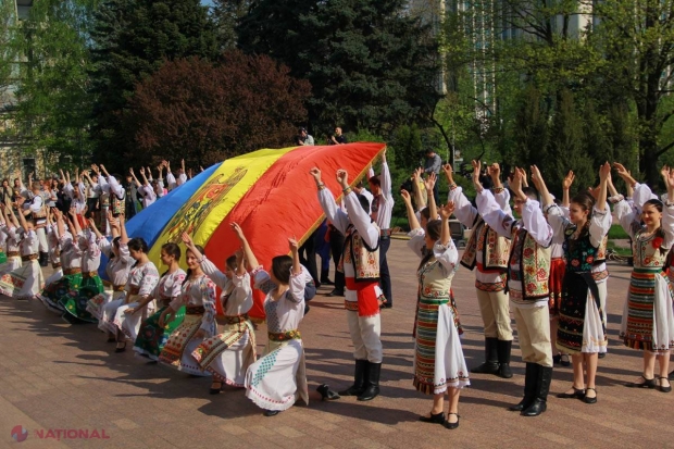 FOTO 25 de ani ai TRICOLORULUI în 25 de poze