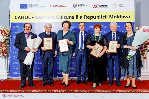Municipiul Cahul mai are șapte Cetățeni de onoare. Primarul Nicolae Dandiș: „Le-am mulțumit acestor personalități pentru rolul semnificativ pe care îl au în dezvoltarea culturii în comunitatea noastră și pentru poporul nostru”   
