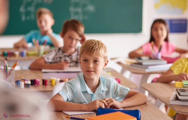 UTIL // Patru vacanțe și an de studii încheiat pe 23 mai 2025 pentru două clase: Structura anului școlar 2024 - 2025, în R. Moldova