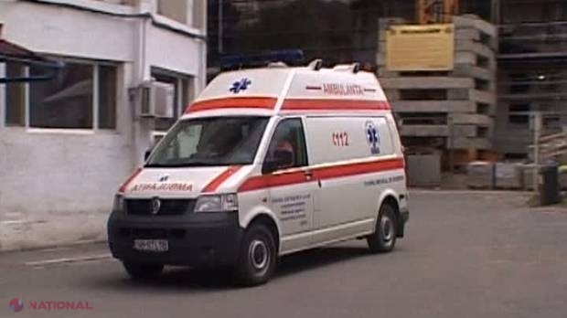 TRAGEDIE // Un bebeluş a murit după ce ar fi fost aruncat pe geam de mama sa