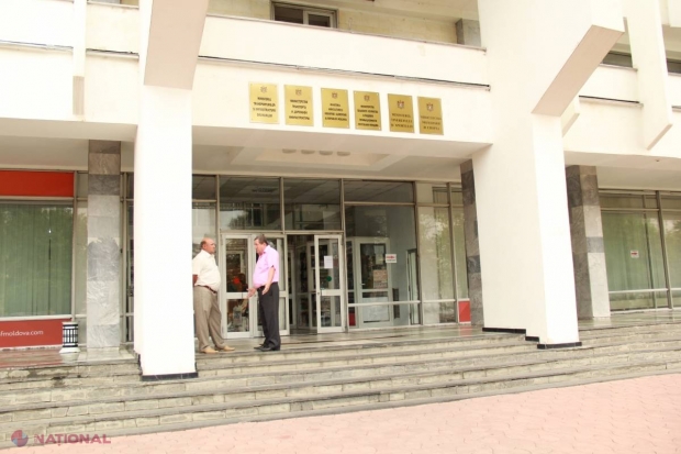 Fermierii spun că nu au unde vinde merele. Ministerul Agriculturii RĂSPUNDE ACUZAȚIILOR și prezintă DOVEZI