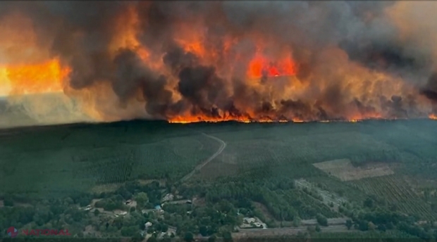 „Incendiu MONSTRU în Franța, vizibil din spațiu. La fața locului se află echipe de pompieri din Germania, Polonia, Austria şi România. Localnicii s-au urcat pe acoperișuri