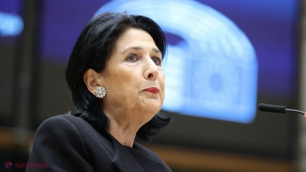 Partidul de guvernământ din Georgia vrea să o destituie pe preşedinta pro-europeană Salome Zurabişvili. Îi reproșează vizitele în UE