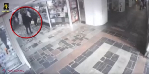 VIDEO // Momentul în care o tânără rămâne fără 5 200 de lei într-o trecere subterană din Chișinău: Doi indivizi, reținuți