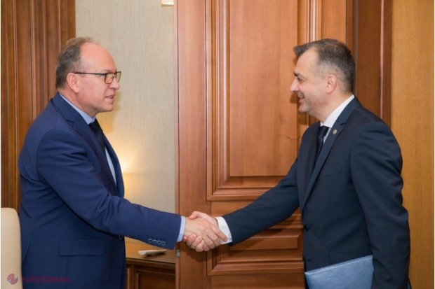 OBRĂZNICIE // Cum îl „felicită” premierul supărat Chicu pe Ambasadorul României la Chișinău cu ocazia Zilei Diplomatului: „Noi suntem la strâns”