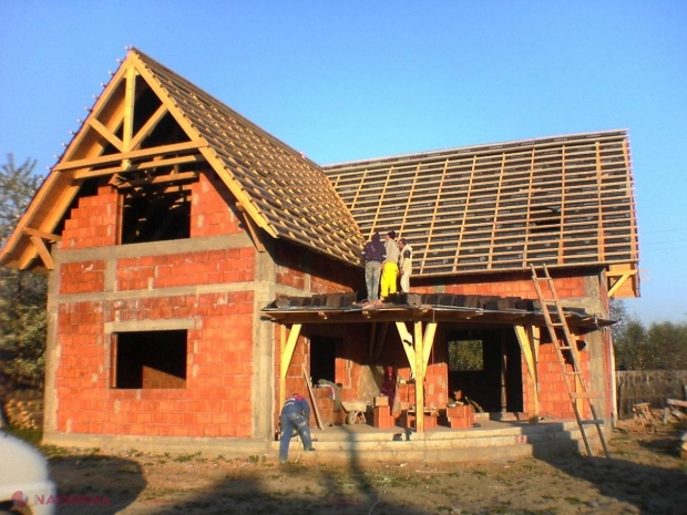Domeniul construcțiilor, în DECLIN. Câți moldoveni au început să-și ridice imobile  în anul curent