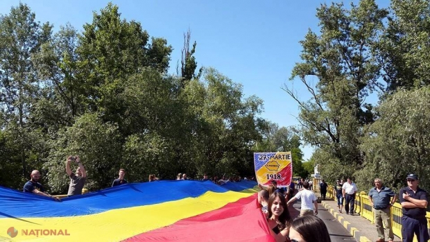 TRICOLOR IMENS pe podul de peste Prut. Urmează Podul UMAN