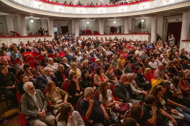 FOTO // A VII-a ediție a Reuniunii Teatrelor Naționale Românești, inaugurată la Chișinău, una dintre „capitalele unite de limba română”: „E un semn că, în aceste vremuri tulburi, arta redevine un refugiu”