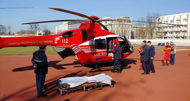 VIDEO // O tânără de 20 de ani, victima unui accident rutier, adusă de URGENȚĂ cu elicopterul SMURD Iași de la Bălți la Chișinău