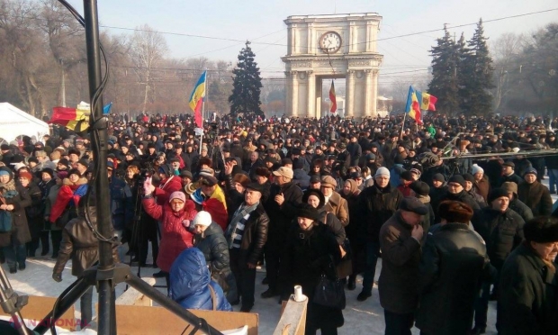 LIVE VIDEO, TEXT // Mitinguri de AMPLOARE în centrul Chișinăului. „Noi înțelegem că CC este în buzunarul lui Plahotniuc”