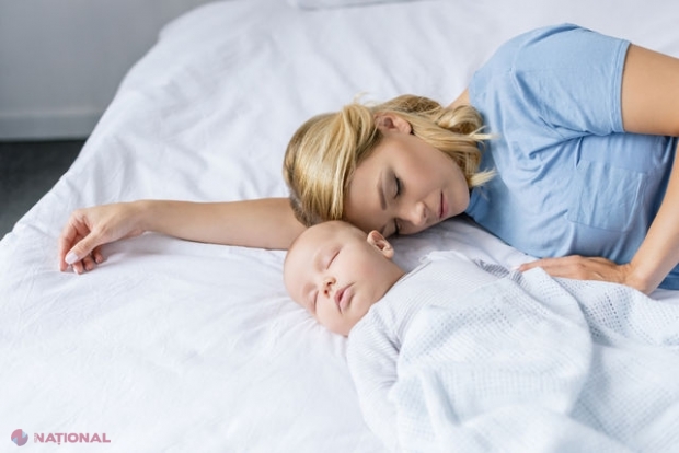 STUDIU // Este BINE să doarmă bebelușii în patul părinților?