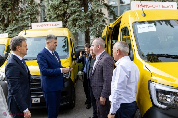FOTO România donează alte 20 de microbuze noi pentru școlile din R. Moldova. Marcel Ciolacu: „Toți copiii trebuie să aibă acces egal la educație”